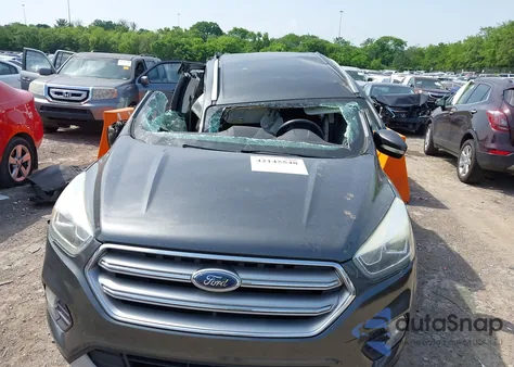 2017 Ford Escape Titanium z USA, uszkodzony, nr VIN 1FMCU0JD3HUA57747